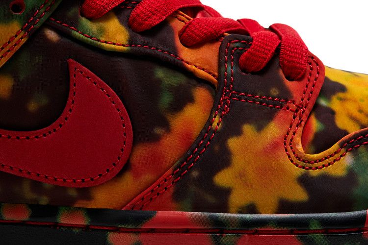 Nike SB Dunk Low The Wizard of Oz Poppy Field – Image 4